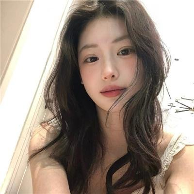 穿黄靴子的女孩